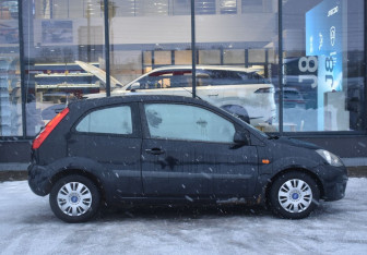 Подержанный автомобиль Ford Fiesta Hatchback 2007 года (4 фото)