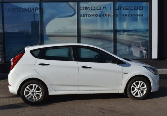 Подержанный автомобиль Hyundai Solaris Hatchback 2015 года (4 фото)