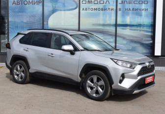 Подержанный автомобиль Toyota RAV4 2021 года (3 фото)