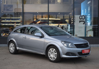 Подержанный автомобиль Opel Astra Hatchback 2010 года (3 фото)