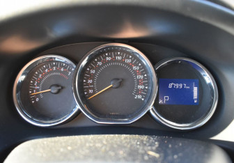 Подержанный автомобиль Renault Sandero 2017 года (13 фото)