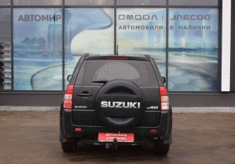 Подержанный автомобиль Suzuki Grand Vitara 2010 года (6 фото)