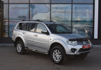 Подержанный автомобиль Mitsubishi Pajero Sport 2013 года (3 фото)
