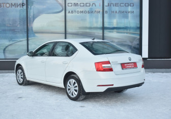 Подержанный автомобиль Skoda Octavia Liftback 2019 года (7 фото)