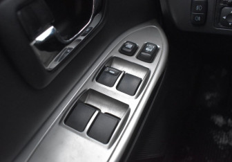 Подержанный автомобиль Mitsubishi Pajero 2013 года (15 фото)