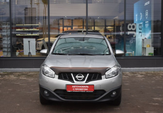 Подержанный автомобиль Nissan Qashqai 2012 года (2 фото)