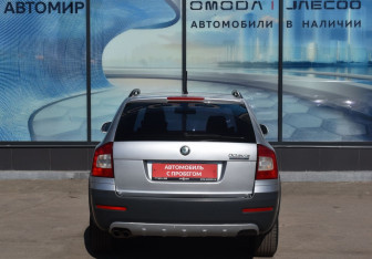 Подержанный автомобиль Skoda Octavia Wagon 2012 года (6 фото)