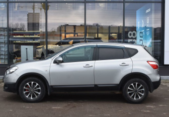 Подержанный автомобиль Nissan Qashqai 2012 года (8 фото)