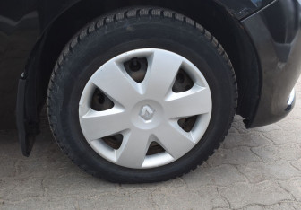 Подержанный автомобиль Renault Logan Sedan 2014 года (9 фото)