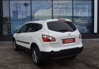 Подержанный автомобиль Nissan Qashqai+2 2013 года (7 фото)