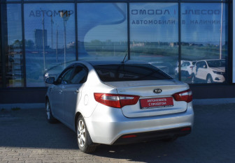Подержанный автомобиль Kia Rio Sedan 2012 года (7 фото)