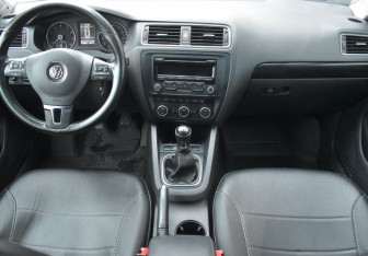 Подержанный автомобиль Volkswagen Jetta Sedan 2013 года (12 фото)