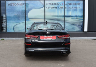 Подержанный автомобиль Kia Optima Sedan 2019 года (6 фото)