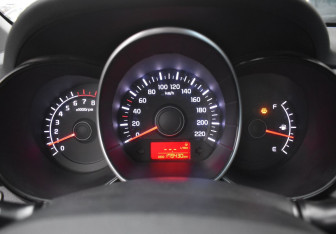 Подержанный автомобиль Kia Rio Sedan 2013 года (13 фото)