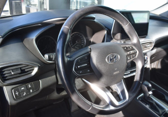 Подержанный автомобиль Hyundai Santa Fe 2019 года (13 фото)
