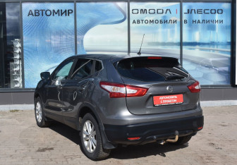 Подержанный автомобиль Nissan Qashqai 2014 года (7 фото)