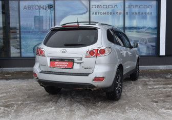 Подержанный автомобиль Hyundai Santa Fe 2008 года (5 фото)