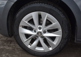 Подержанный автомобиль Skoda Octavia Liftback 2021 года (9 фото)