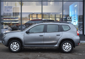 Подержанный автомобиль Nissan Terrano 2016 года (8 фото)