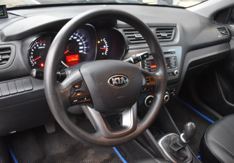 Подержанный автомобиль Kia Rio Sedan 2013 года (14 фото)