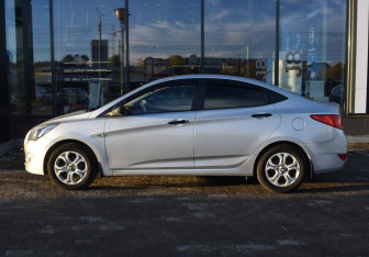 Подержанный автомобиль Hyundai Solaris Sedan 2015 года (8 фото)