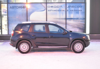 Подержанный автомобиль Nissan Terrano 2017 года (4 фото)