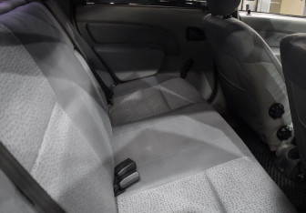 Подержанный автомобиль Renault Logan Sedan 2006 года (11 фото)
