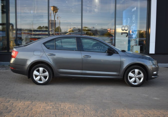 Подержанный автомобиль Skoda Octavia Liftback 2018 года (4 фото)