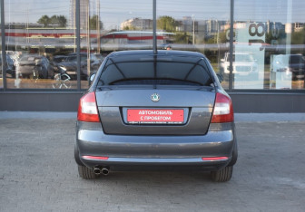 Подержанный автомобиль Skoda Octavia Liftback 2012 года (6 фото)