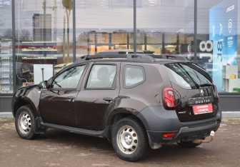 Подержанный автомобиль Renault Duster 2017 года (7 фото)