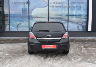 Подержанный автомобиль Opel Astra Hatchback 2011 года (6 фото)