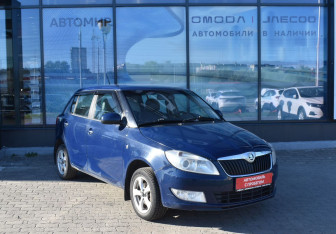 Подержанный автомобиль Skoda Fabia Hatchback 2014 года (3 фото)