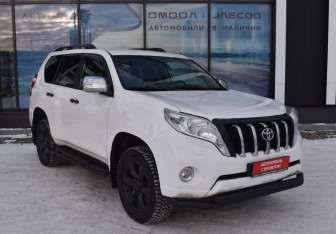 Подержанный автомобиль Toyota Land Cruiser Prado 2017 года (3 фото)