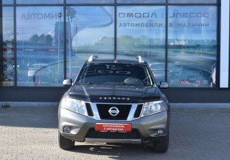 Подержанный автомобиль Nissan Terrano 2015 года (2 фото)