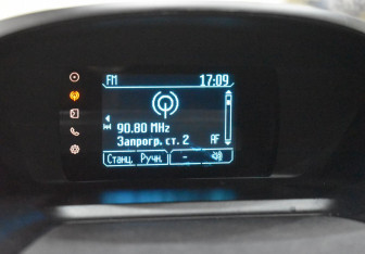 Подержанный автомобиль Ford Kuga 2014 года (17 фото)