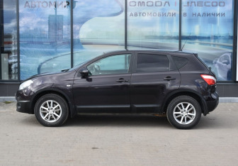 Подержанный автомобиль Nissan Qashqai 2013 года (8 фото)