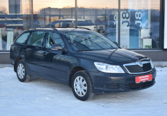Подержанный автомобиль Skoda Octavia Wagon 2010 года (3 фото)