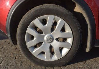 Подержанный автомобиль Nissan Juke 2011 года (9 фото)