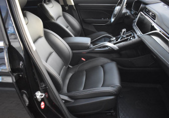 Подержанный автомобиль Geely Atlas Pro 2022 года (10 фото)