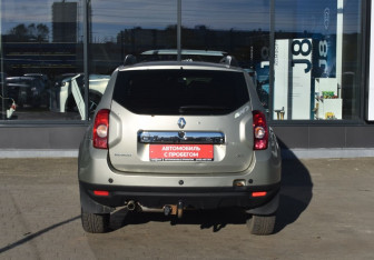 Подержанный автомобиль Renault Duster 2012 года (6 фото)