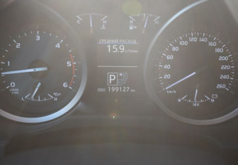 Подержанный автомобиль Toyota Land Cruiser Suv 2014 года (13 фото)