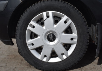 Подержанный автомобиль Ford Fusion 2008 года (9 фото)