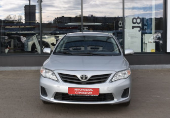 Подержанный автомобиль Toyota Corolla Sedan 2011 года (2 фото)