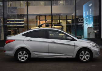Подержанный автомобиль Hyundai Solaris Sedan 2014 года (4 фото)