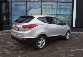 Подержанный автомобиль Hyundai ix35 2012 года (5 фото)