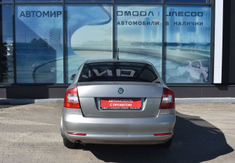 Подержанный автомобиль Skoda Octavia Liftback 2012 года (6 фото)