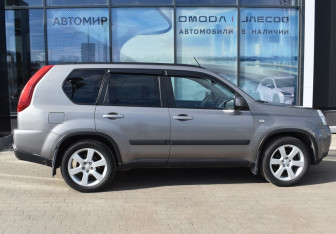 Подержанный автомобиль Nissan X-Trail 2011 года (4 фото)