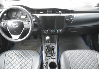Подержанный автомобиль Toyota Corolla Sedan 2013 года (12 фото)