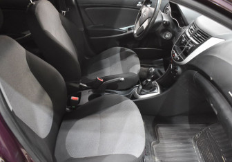 Подержанный автомобиль Hyundai Solaris Sedan 2012 года (10 фото)