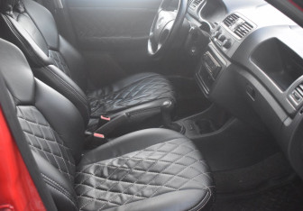 Подержанный автомобиль Skoda Fabia Hatchback 2009 года (10 фото)